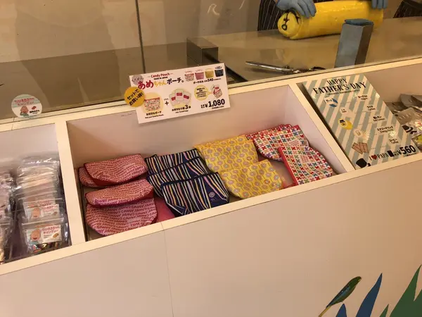 ガラスの向こうでキャンディーショー