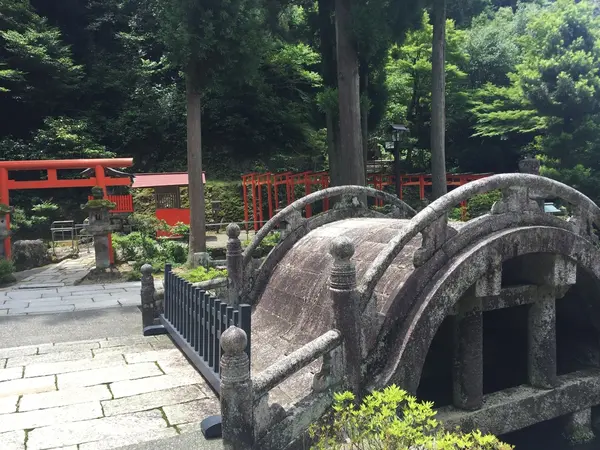 稲荷と太鼓橋