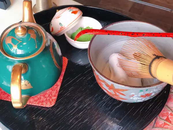 お抹茶を点てる体験ができます
