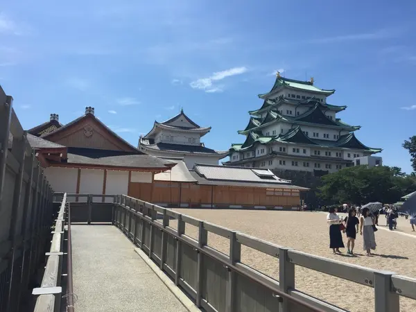 本丸御殿と天守閣