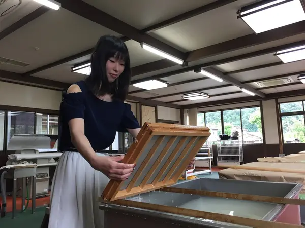 特別に糊なしの和紙作りに挑戦