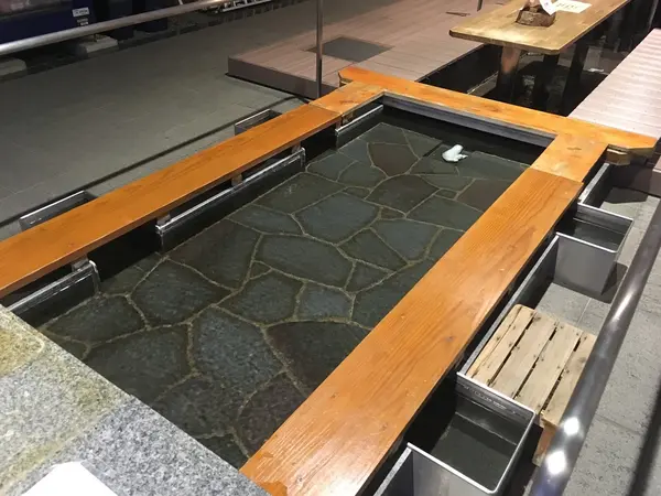 外に足湯もあります