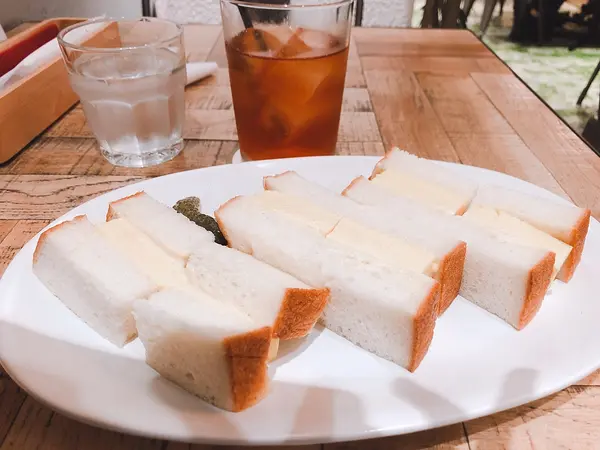 厚焼き玉子のサンドウィッチ