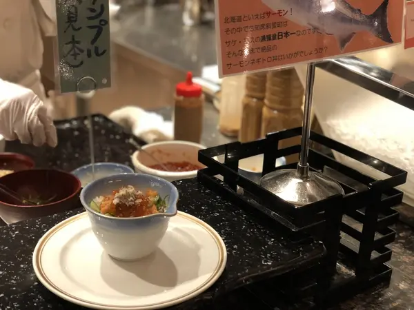 ミニいくらサケ丼