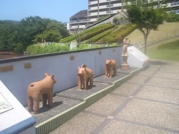新池ハニワ工場公園案内板