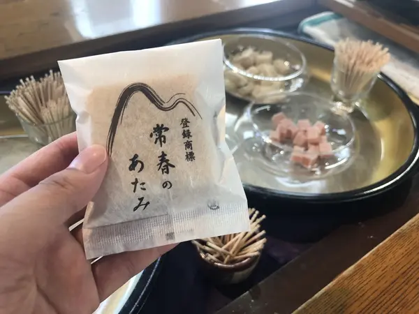 充実の試食コーナーと無料最中