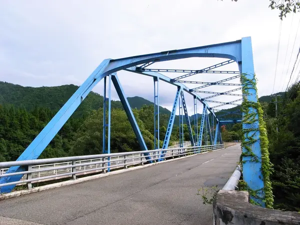 水色が綺麗な音海橋