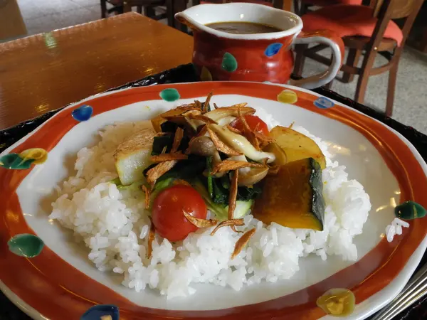 この辺り食事に困ります