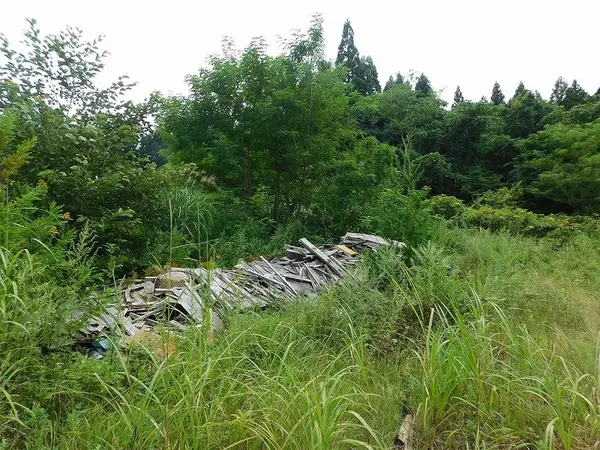 廃材の山