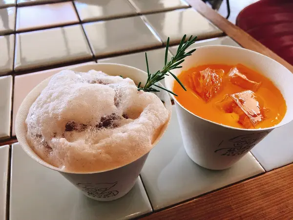 カカオソーダとみかんジュース