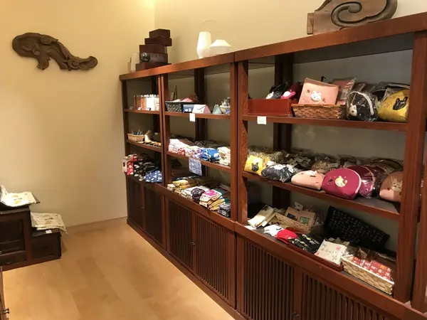 ちょっといいモノ売ってます。