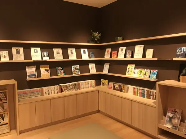書物もズラリ