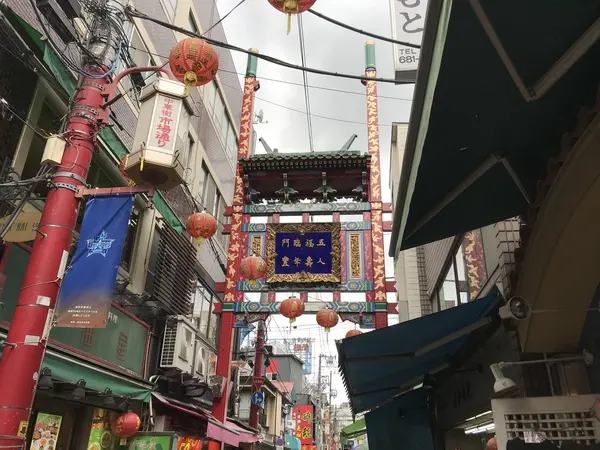 もう一つの市場通り門