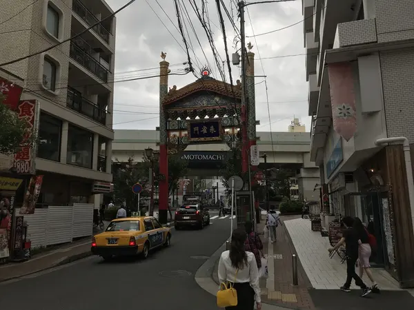南に位置する朱雀門