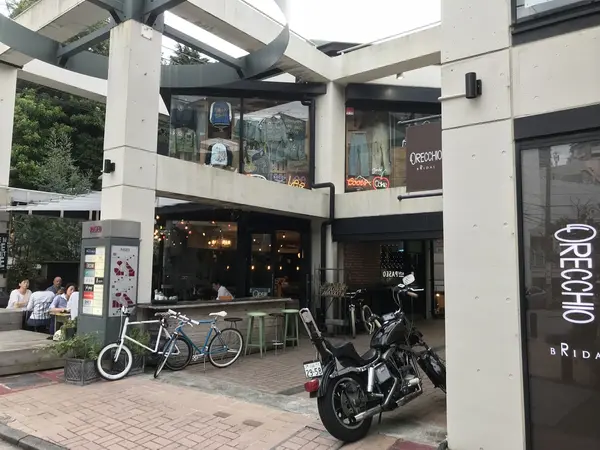 山手入り口のオサレ〜なビル
