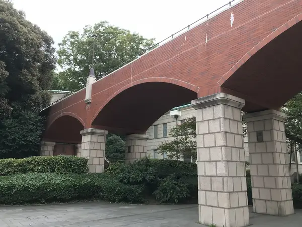 霧笛橋全景