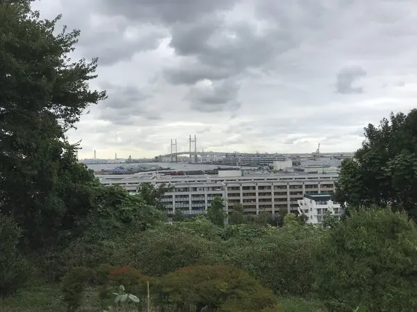 霧笛橋のたもとから