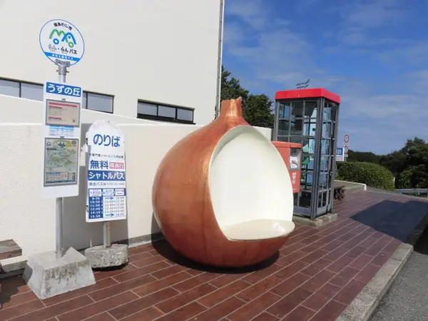 入り口前には