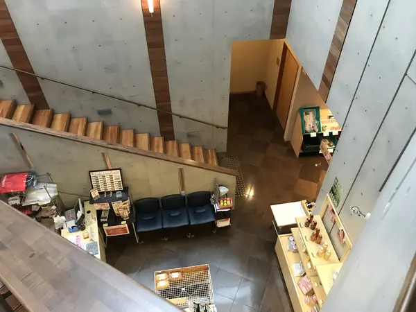吹き抜け階段