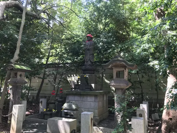 お地蔵さんがあります。