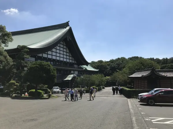 後ろを振り返ると