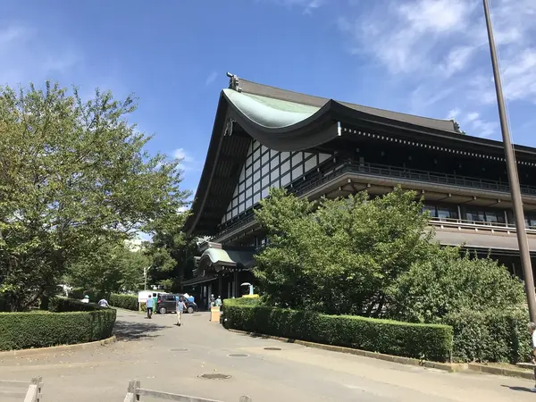 三門脇の巨大な建物