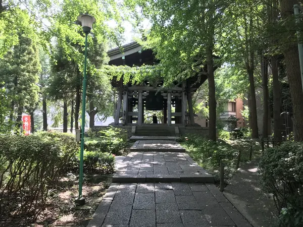 鐘楼もビッグです。
