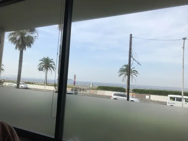 ガラス下部は曇りガラス