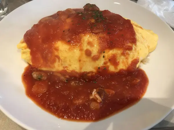 トマトソース系のオムライス