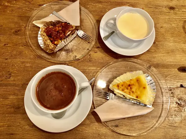 チーズケーキ、ナッツのタルト