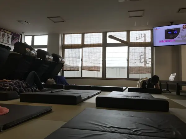 浴場とフロントは三階です。