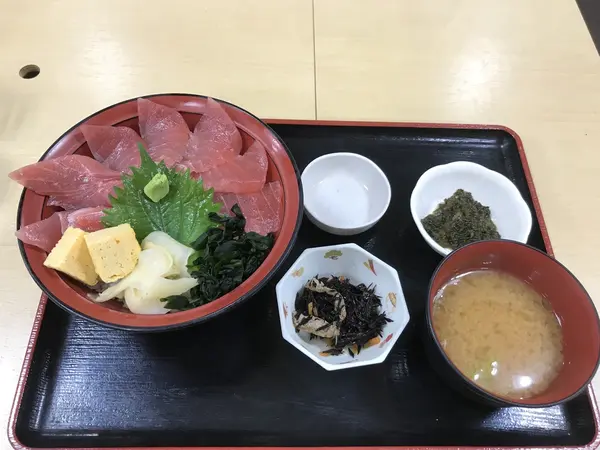 マグロ丼ですねん♪