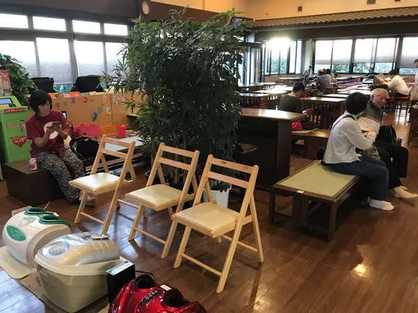 休憩椅子有ります。