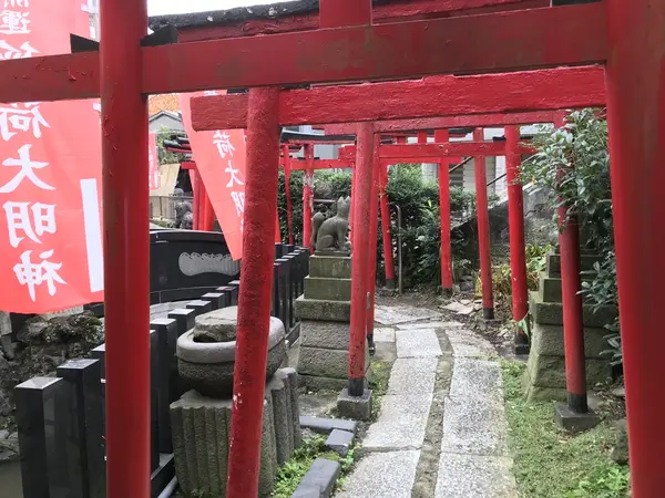寺の奥にありました。
