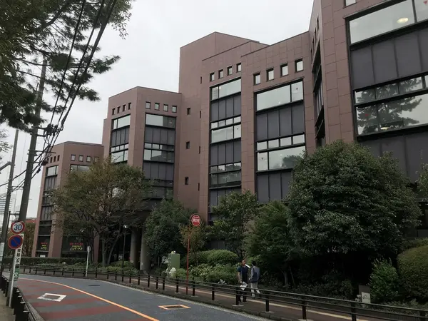 中区の図書館です。