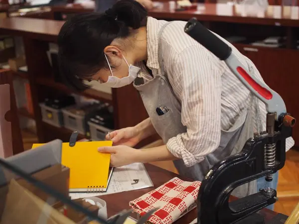 ノートを作る作業を眺めるのも醍醐味