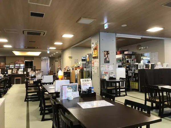 掘り炬燵席は有りません。