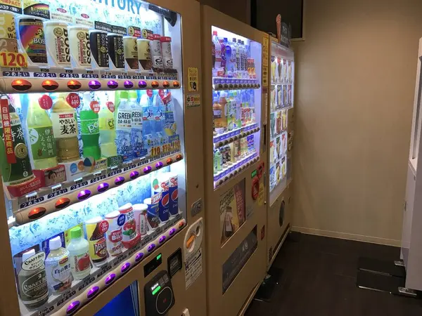 自販機ズラっと並んでます。