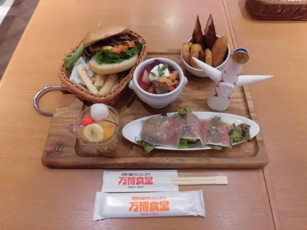 万博プレート