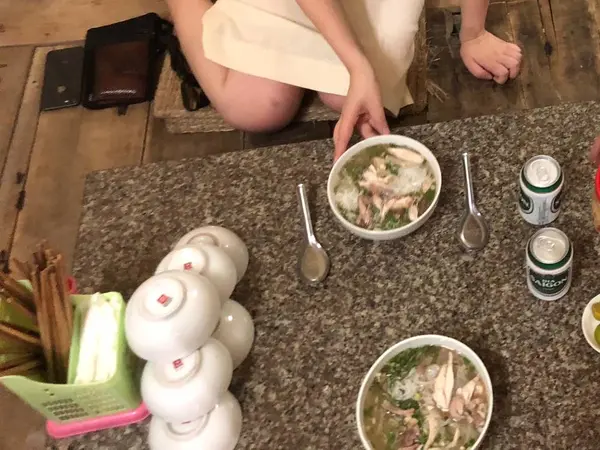 ホテル横のローカルフォー屋さん