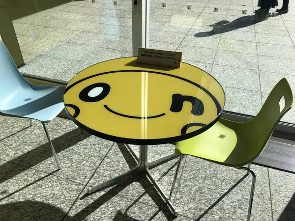 ロビーの打ち合わせテーブルもonちゃん