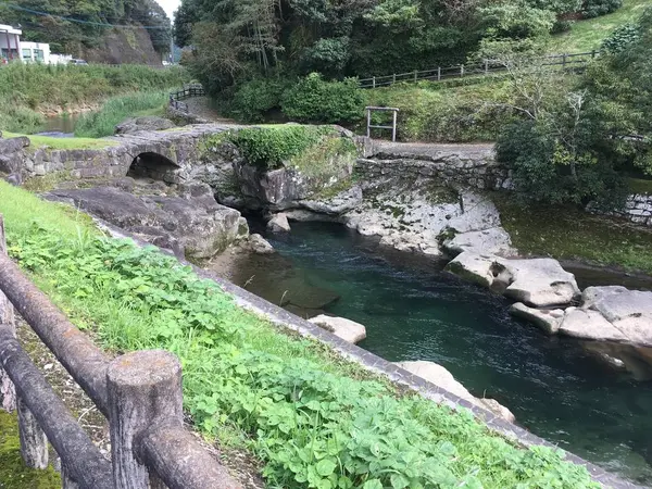 「やびつ橋」と読みます