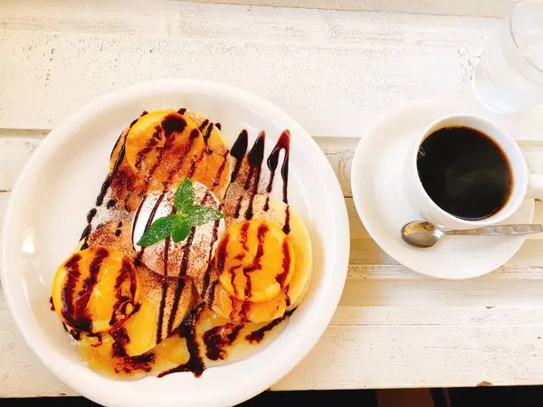 パンケーキ『ORANGE ＆ CHOCOLEAT』 680yen コーヒー『マイルドブレンド』 500yen