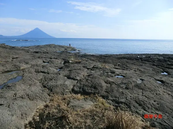 砂浜より岩場の方が歩きやすいかも
