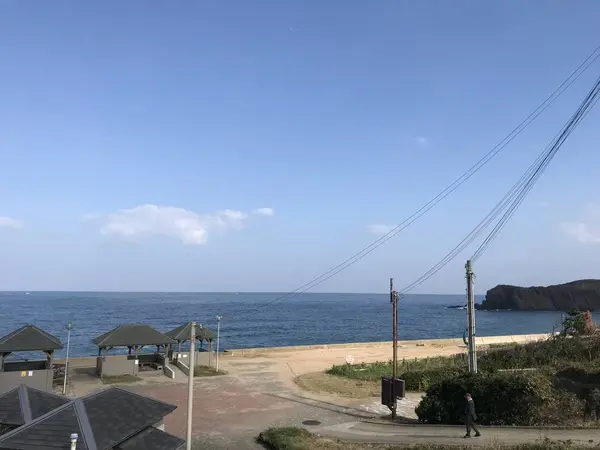旅館の裏はすぐ海