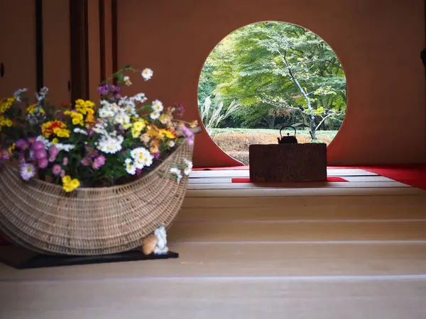 円窓からのぞく景色