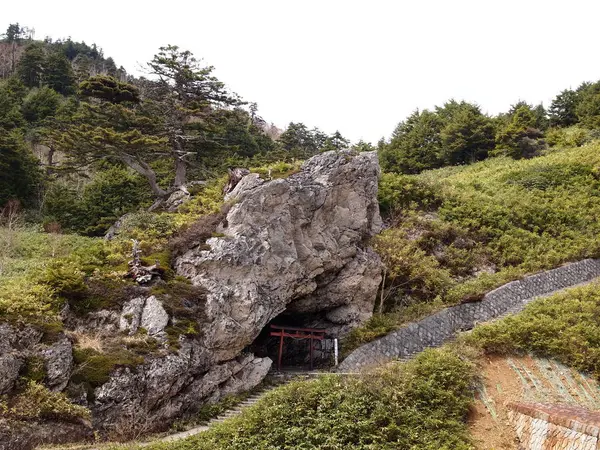熊四郎岩窟・稲綱宮
