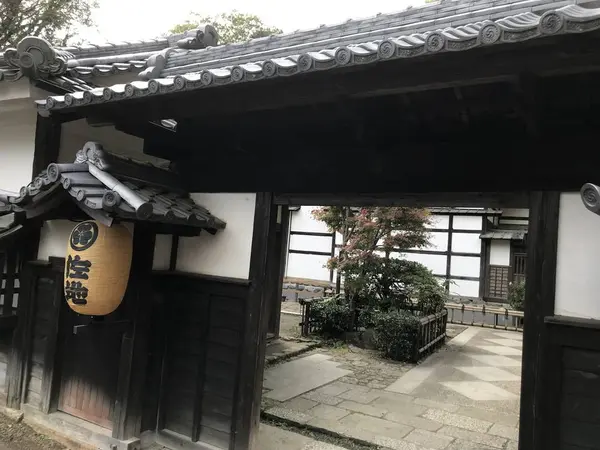 武家屋敷ちっくな民家です。