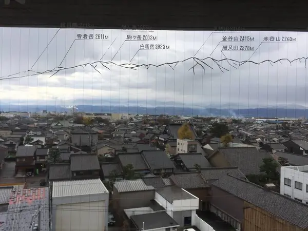 遠くは立山連峰も拝める