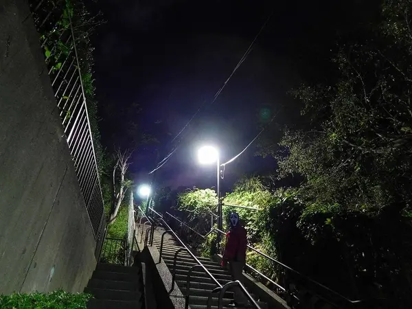 朝4時